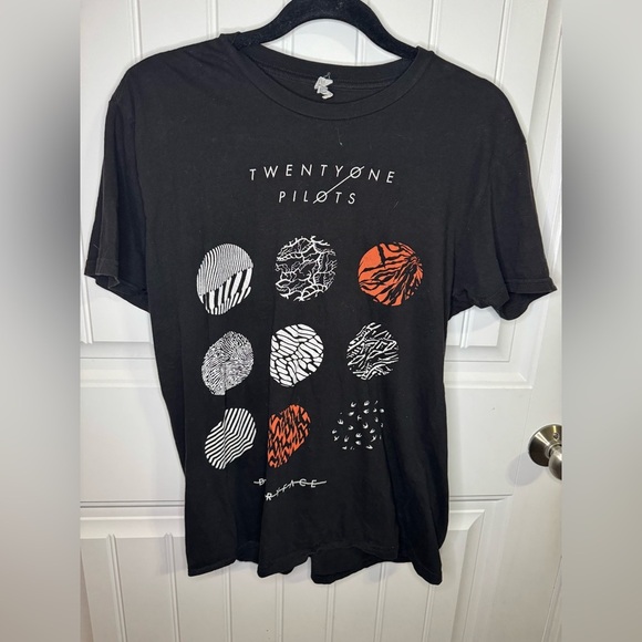 Twenty One Pilots Blurry Face Black Graphic T-Shirt - Picture 2 of 5